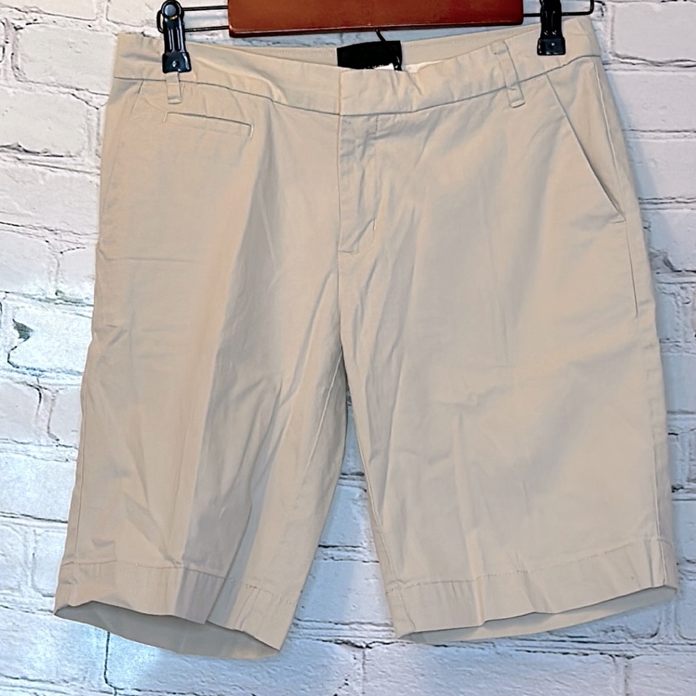 Pantagonia Khaki Bermuda Shorts Size 4 Excellent Condition